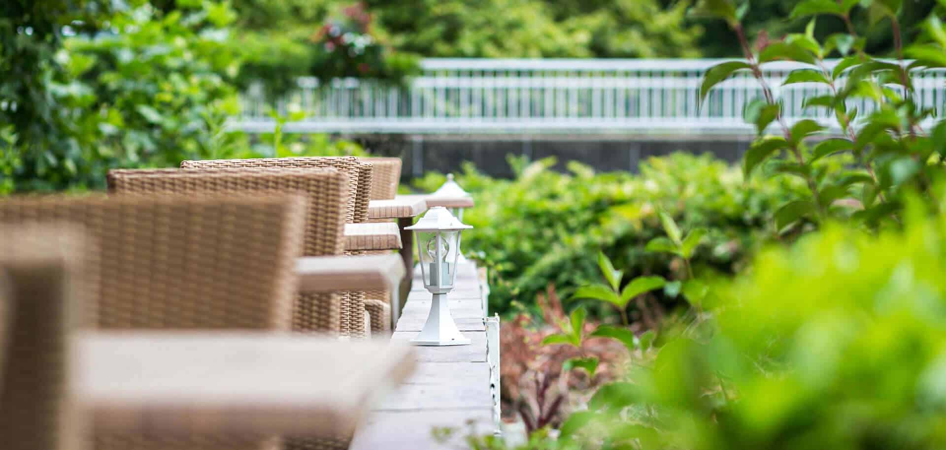 Hôtel avec terrasse vue le jardin la Nivelle et la Rhune au calme Pays basque